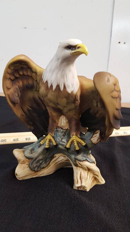 lot 7010 image: 8 inch American Bald Eagle Piece