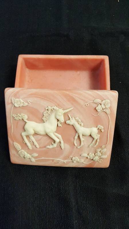 lot 7137 image: Pretty Unicorn Themed Jewelry Box and Contents