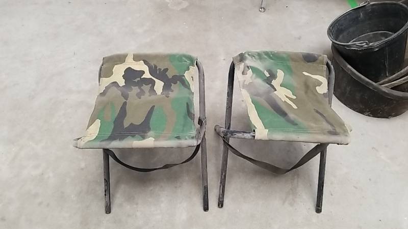 lot 7056 image: Pair- Small CampingHunting Foldout Stools