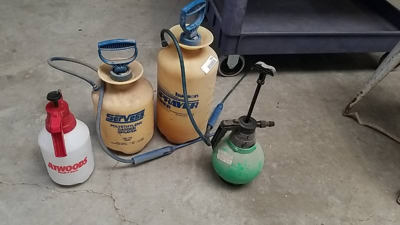lot 7058 image: Handsprayer Lot of 4