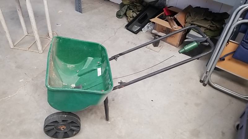 lot 7047 image: Lawn Seed Spreader