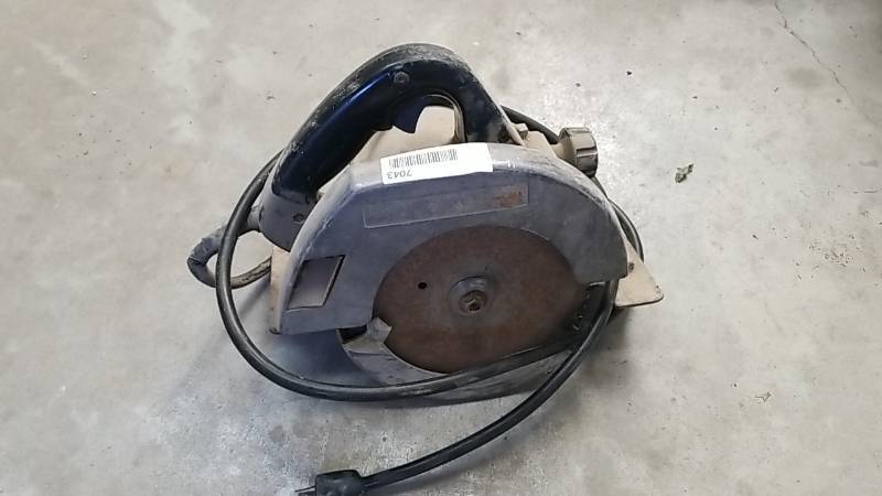 lot 7043 image: Corded Circular Saw- Tested