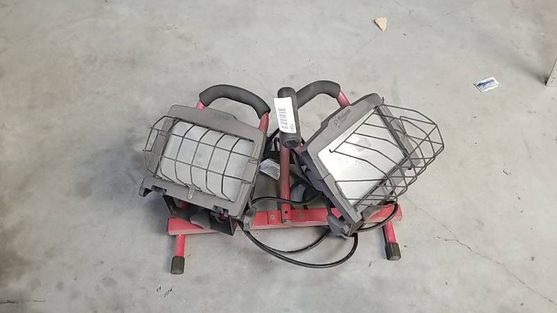 lot 7041 image: Shop Lights- Portable With Stand