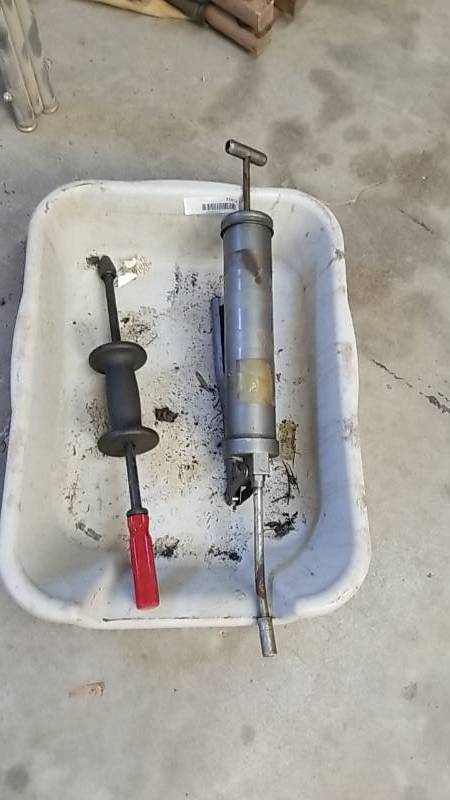 lot 7062 image: Dent Puller and Grease Gun