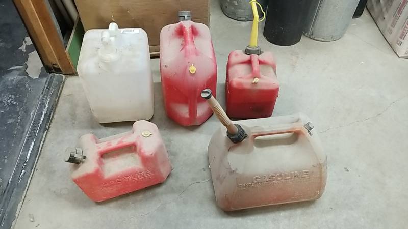lot 7064 image: Gas Can Lot- 5 gallon and other