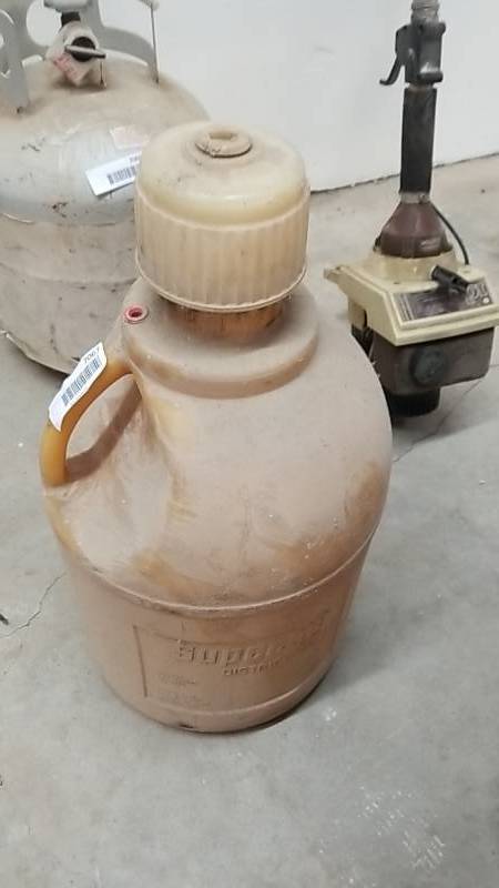 lot 7067 image: Superjug- Race Style Gas Can