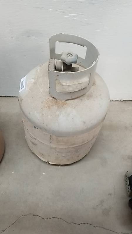 lot 7066 image: Propane Tank- Grill Size
