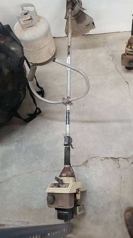 lot 7069 image: String Trimmer- Weed Wacker- Untested- Pulls Free