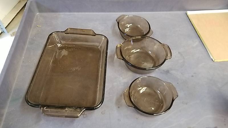 lot 7005 image: 4 piece Ovenware set
