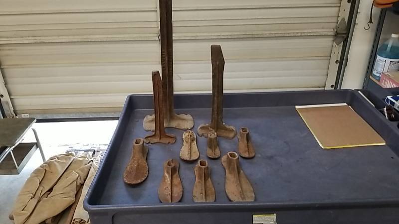 lot 7016 image: Cast Iron CobblerShoe Lot