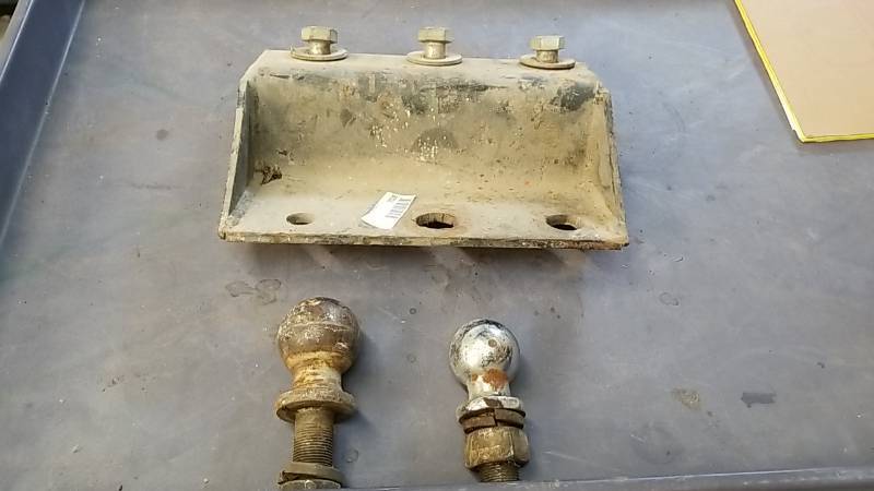 lot 7028 image: Bumper Hitch and 2 Balls