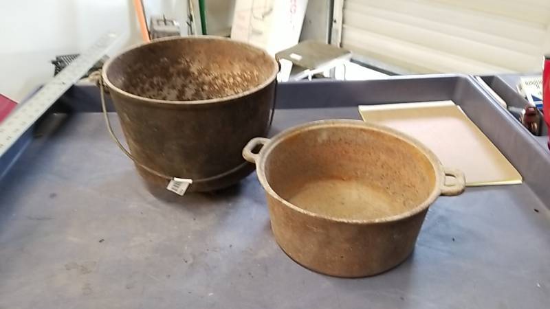 lot 7092 image: Cast Iron Cooking Pots-  Larger Size- 1 Footed