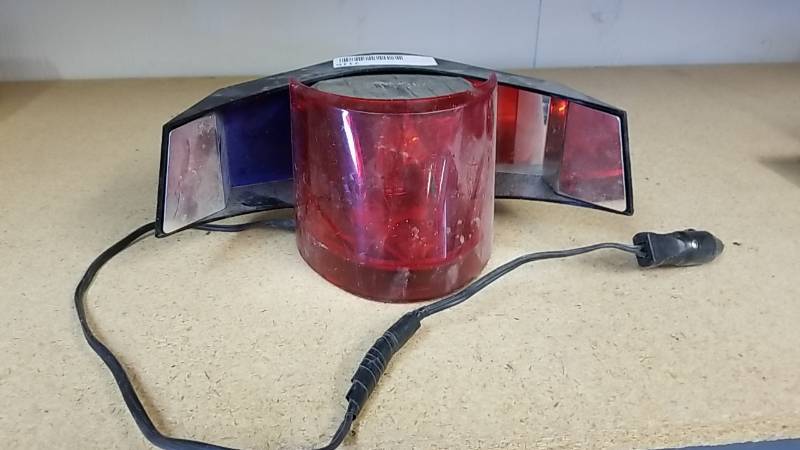 lot 7116 image: Beacon Light- 12V-  PULL OVER