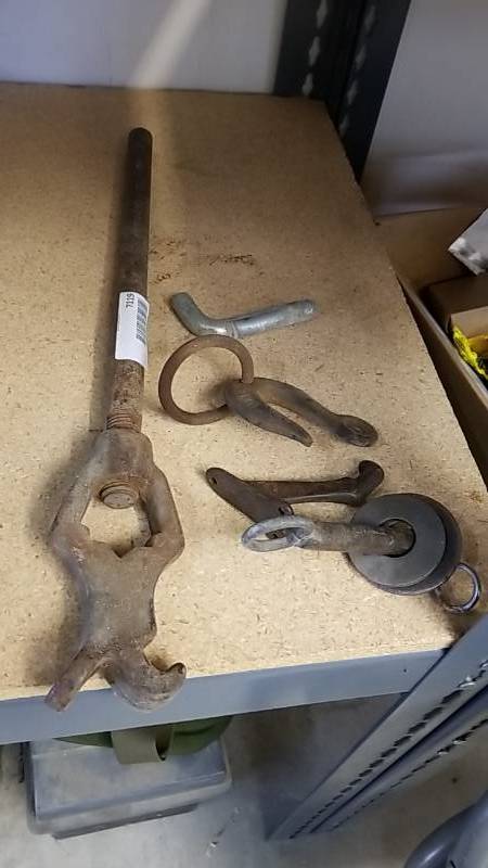 lot 7119 image: Pipe Bender- Hook- Pin  LOT