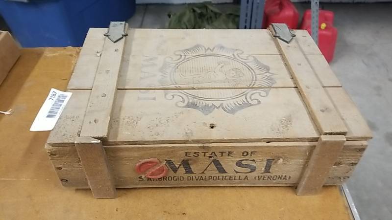 lot 7187 image: Cool Wooden Wine Box- Keepsake or Treasure Storage