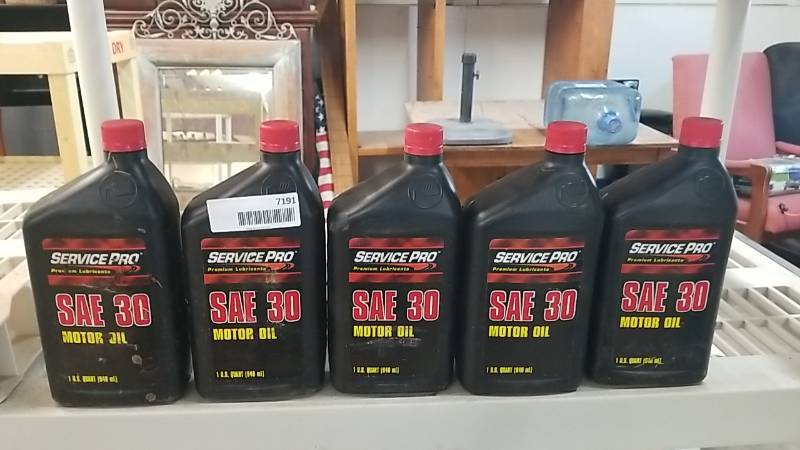 lot 7191 image: 5 Quarts SAE 30 Motor Oil