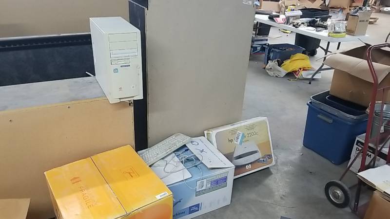 lot 7211 image: Computer Lot-  Tower-Monitor- More