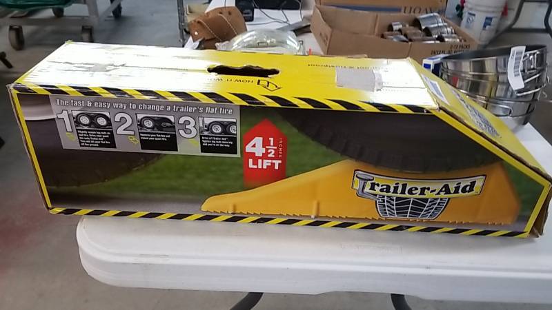 lot 7199 image: Trailer Aid-  Tool for Tandem Axle- Very Handy for Trailer Flat