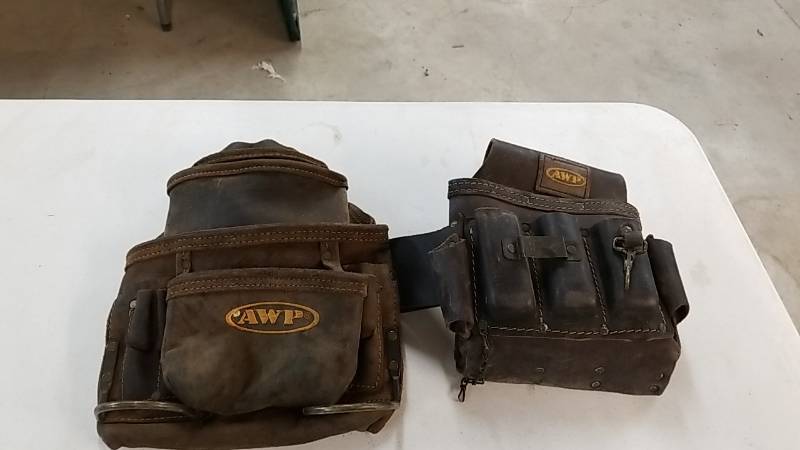 lot 7207 image: Tool Pouches- Leather Contractor Style
