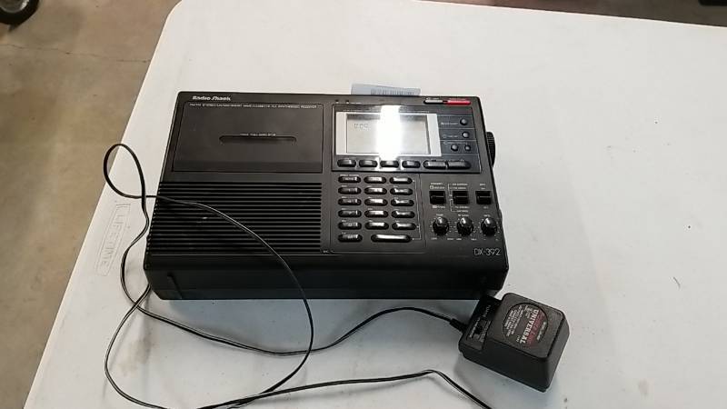 lot 7219 image: Radio Shack  AMFM AND Shortwave AND Cassette- This thing does it all
