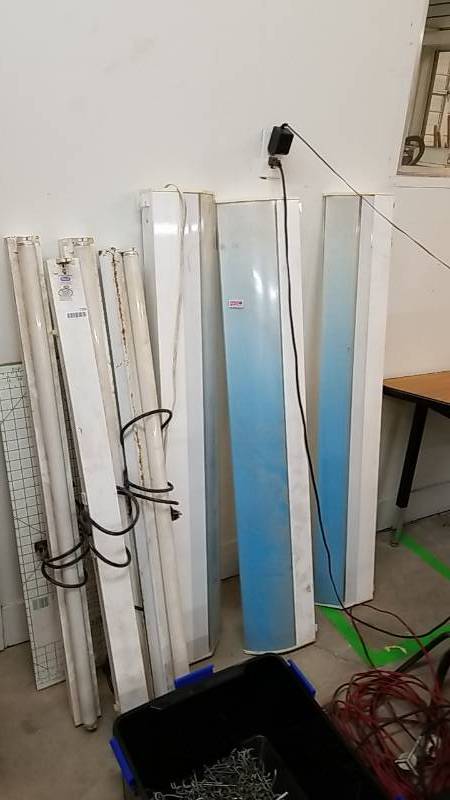 lot 7230 image: Lot of Shop Lights