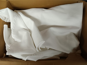 lot 77364 image: White Circular Table Cloth - Set of 6