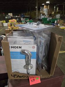 lot 44157 image: (8) MOEN Multi Fit Side Sprayers