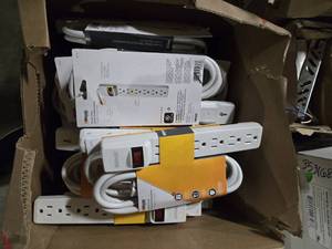 lot 44162 image: (23) Woods Power Strips