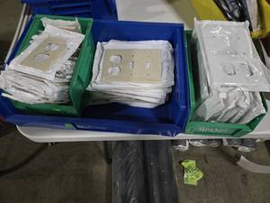 lot 44268 image: Assorted Switch Plate & Outlet Covers