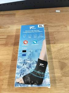 lot 2105 image: Tolaccea Hot & Cold Therapy Compression Ice Foot Sleeve XL