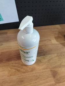 lot 2120 image: Alba Botanica Daily Moisturizing Lotion with Pump Dispenser