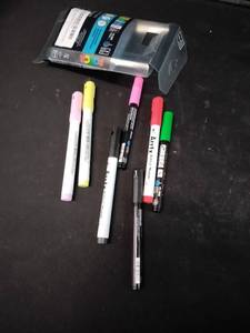 lot 6386 image: Posca. Water Based Arrtx Acrylic Marker 7 Pack