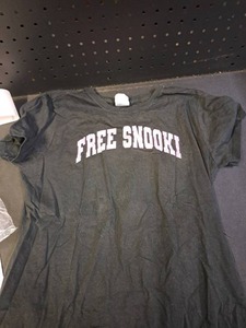 lot 12369 image: Free Snooki Black T-Shirt Jersey Shore Merchandise