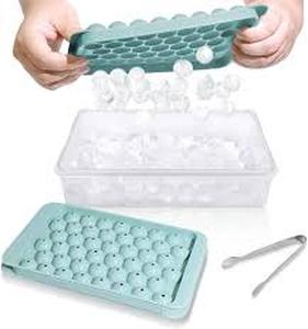 lot 12417 image: 0.8 IN Ice Cube Tray with Instruction Guide