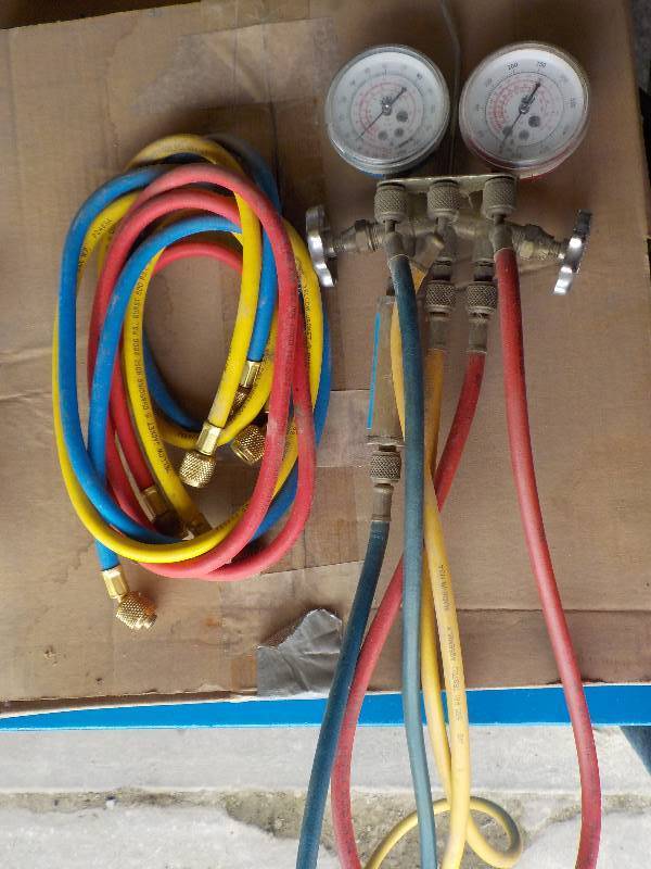 lot 4689 image: AC recharging manifold guages with hoses and an extra set of hoses.