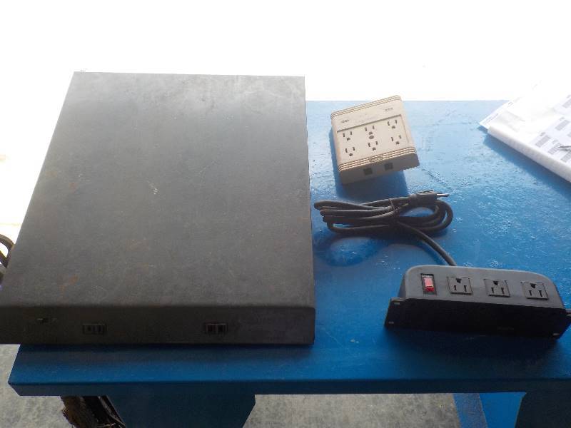 lot 4697 image: Surge master 6 plug power strip, 3 plug power strip, sunset model 750 power strip