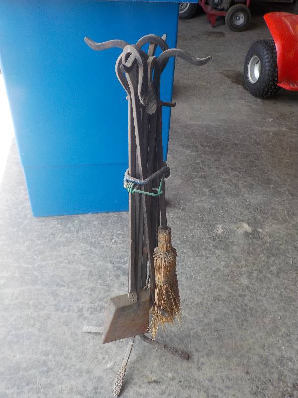 lot 4698 image: Fire place tool kit