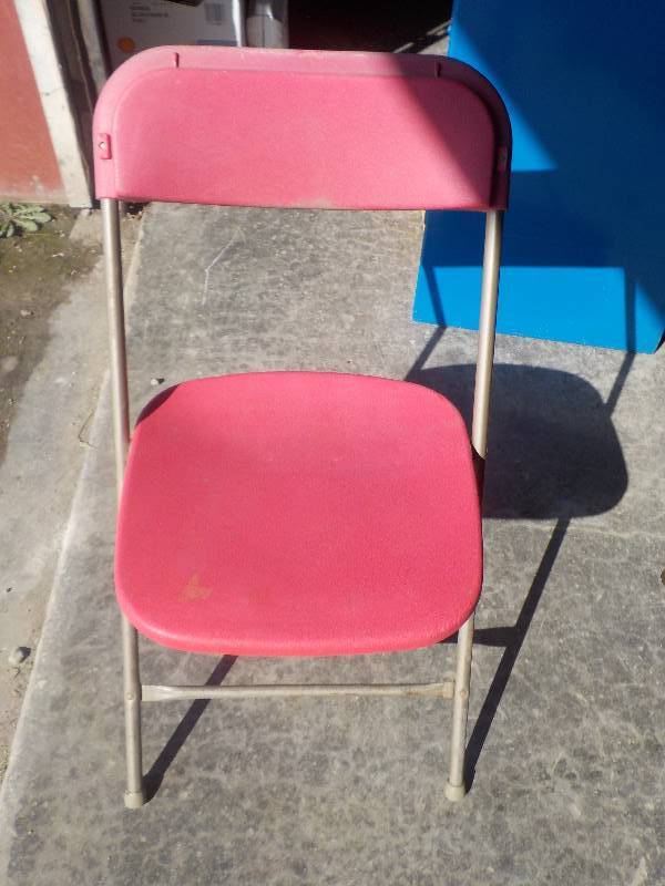 lot 4717 image: 20 Fold up chairs Samsonite Metal and plastic 31 tall x 17 wide