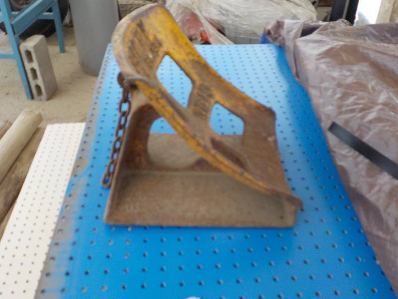 lot 4729 image: casteel saftey wheel block