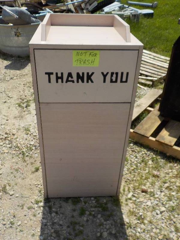 lot 4733 image: restaurant trash can