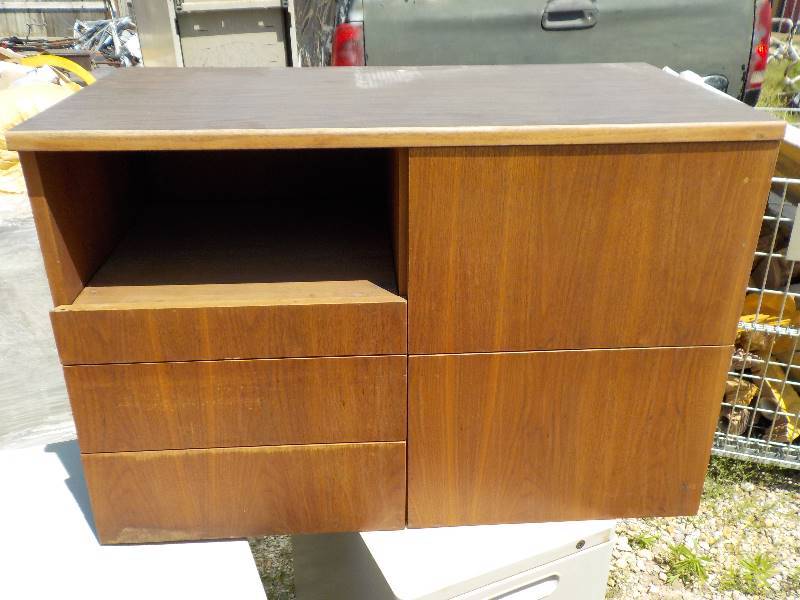 lot 4738 image: wood cabnet