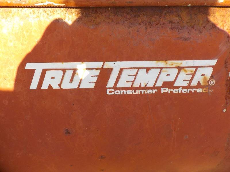 lot 4739 image: True Temper wheel barrow