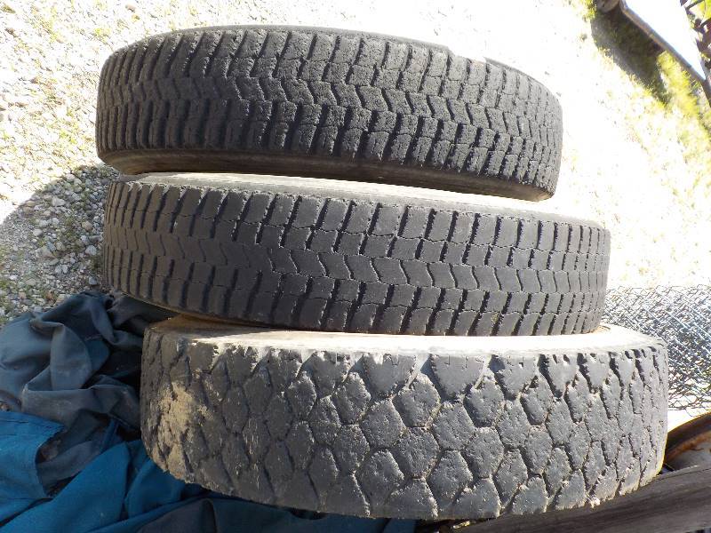 lot 4734 image: 3- 22.5 truck tires