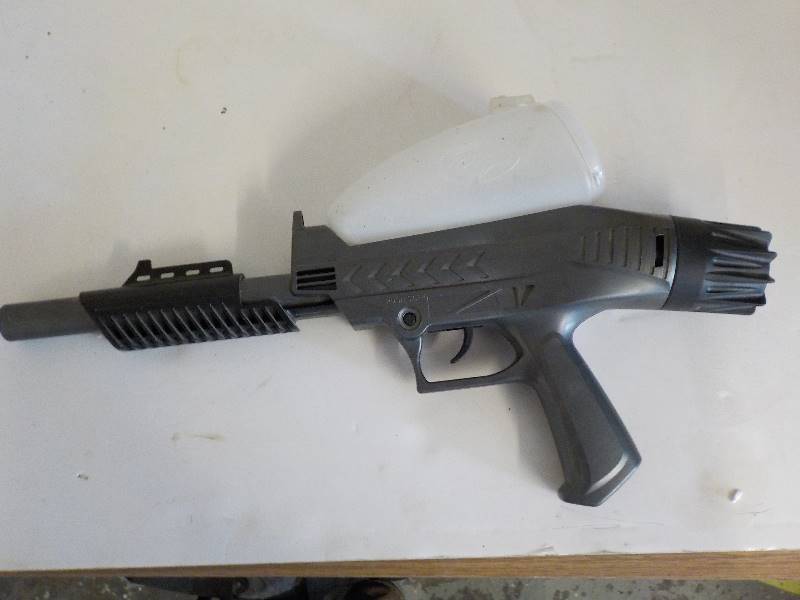 lot 4744 image: co2 paintball gun (works)