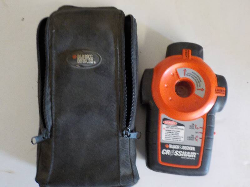 lot 4745 image: Black and decker lazer level with case