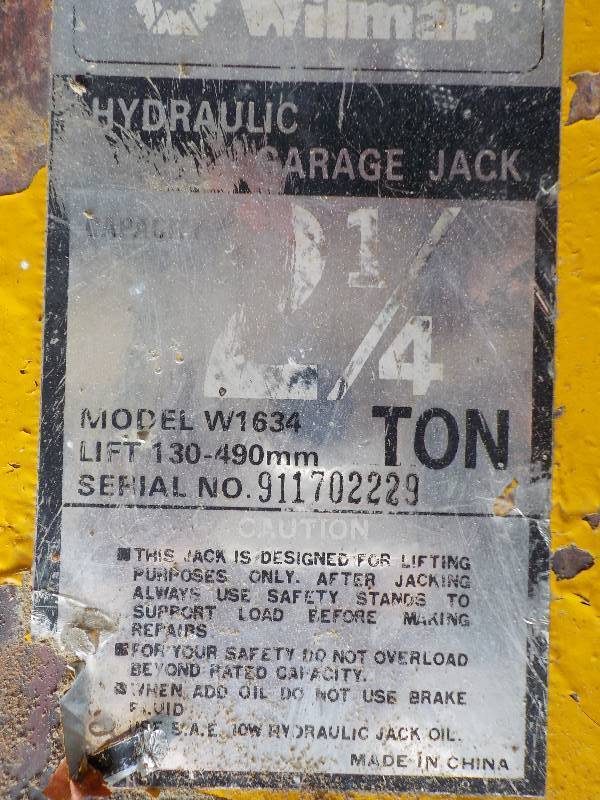 lot 4748 image: Wilmar hydrolic jack 2 12  ton