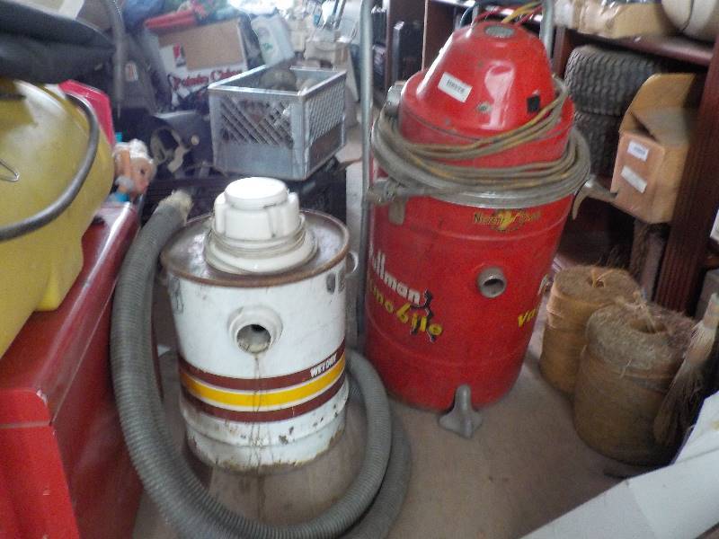 lot 4749 image: 2 shop vacs 1 wet vac with hose 22 tall and 1 pullman vac mobil no hose 35tall.