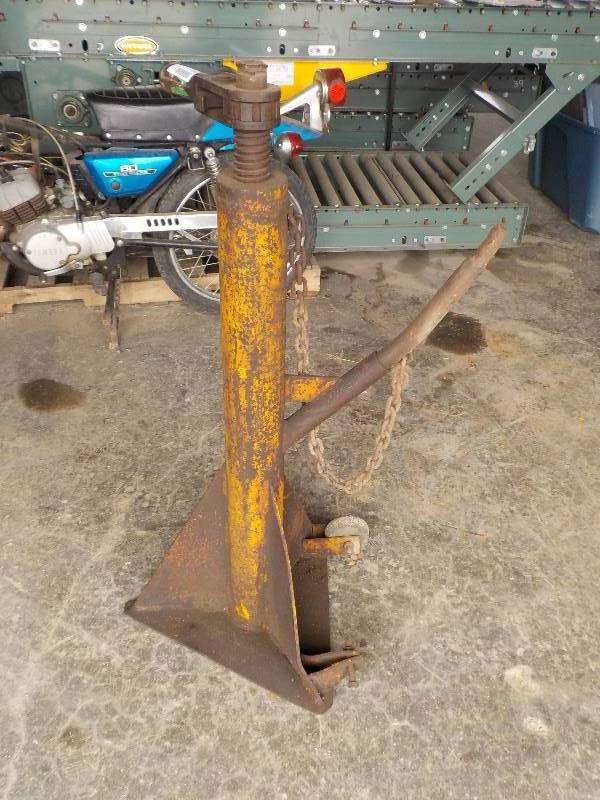 lot 4750 image: semi trailer jack