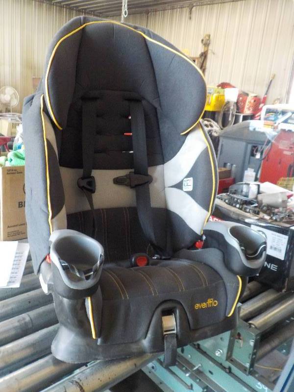lot 4757 image: car seat