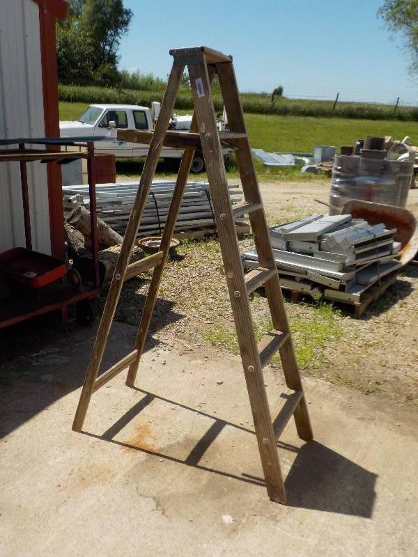 lot 4761 image: 6 wood ladder
